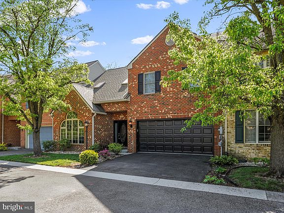 3rd image of 1054 Lindsay Ln