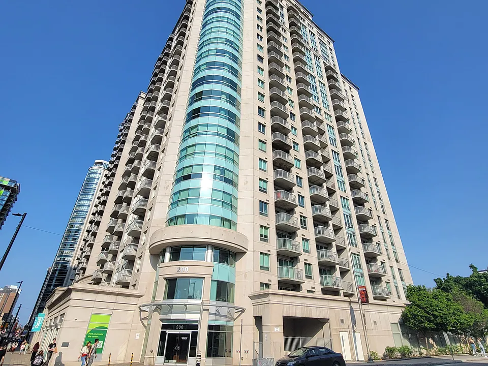 200 Rideau St #302