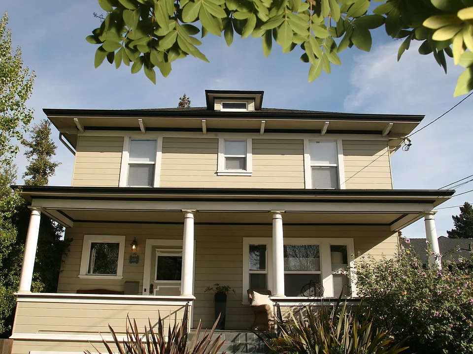208 Grand Blvd