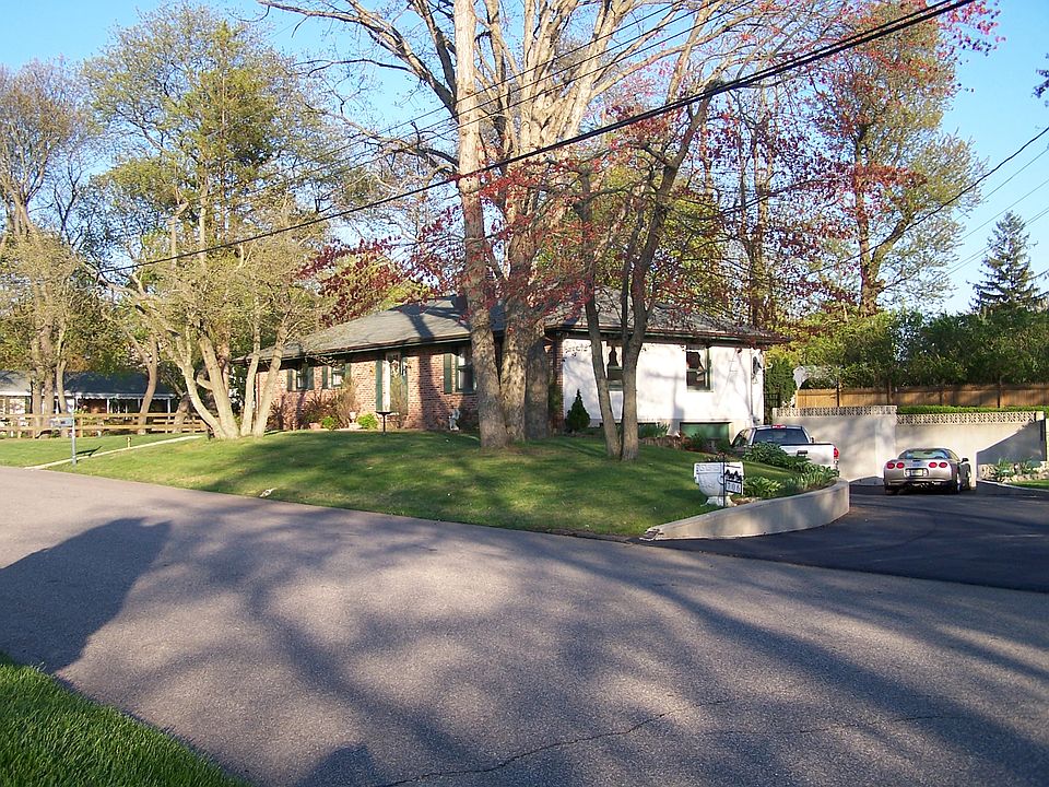 2nd image of 706 Maple Ave