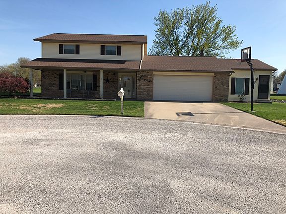 2nd image of 201 Plum Ln