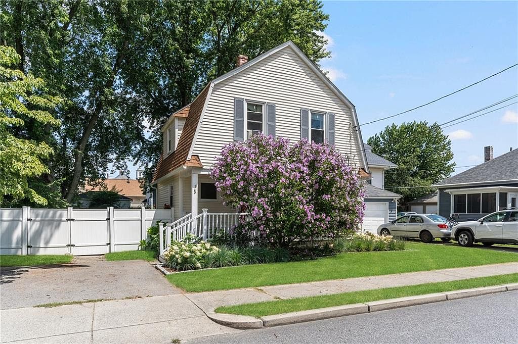 15 Wollaston St, Cranston, RI 02910 Zillow
