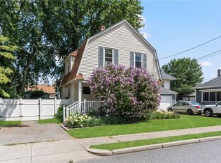 15 Wollaston St, Cranston, RI 02910