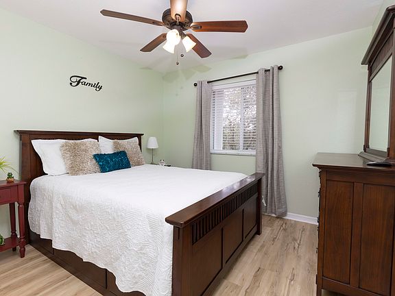 3rd image of 3325 Antica St