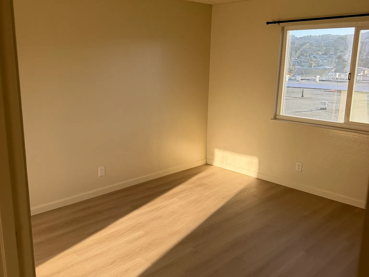 2 bed, 900 sqft, $3,095 — Photo 3