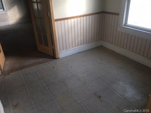5th image of 2405 1st St