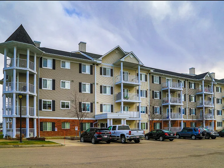 31 Country Village Mnr NE — Photo 1
