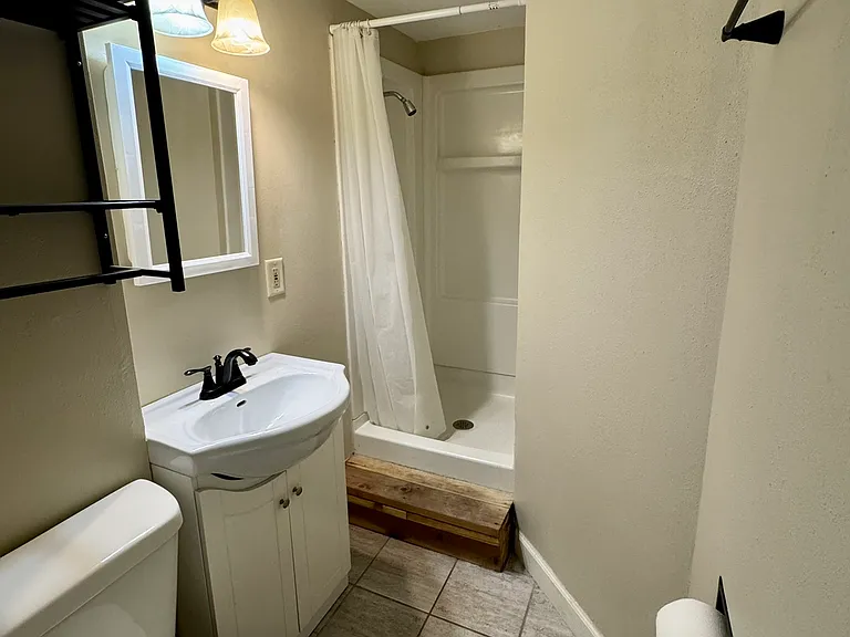 404 Anamosa St — Photo 13