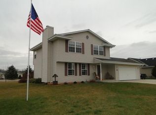 412 Prairie Hill Way, Waterford, WI 53185