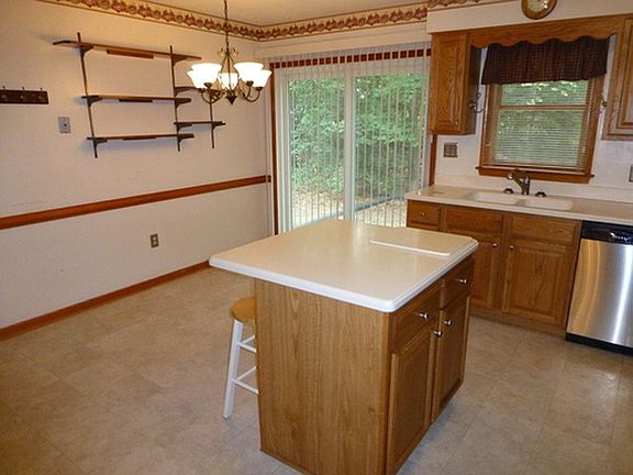 5th image of 6113 Pella Ln