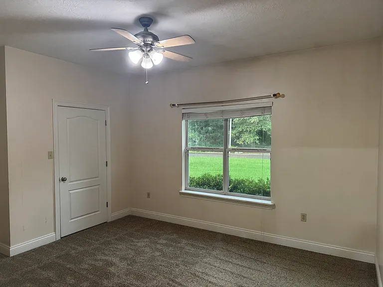 1050 Gage Dr — Photo 31