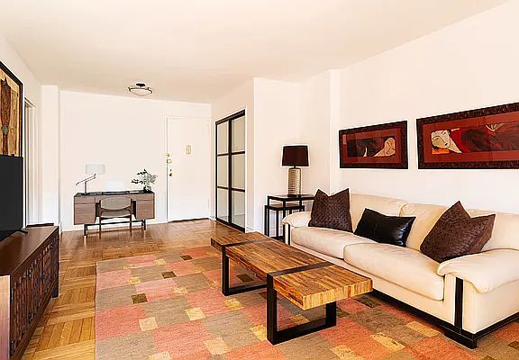 3rd image of 101 W 12th St APT 6T