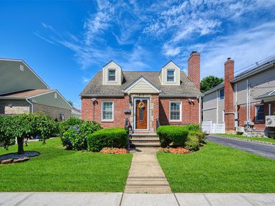 31 Pilgrim Street, New Hyde Park, NY, 11040