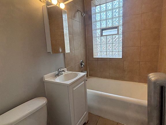2nd image of 5509 S Whipple St #4