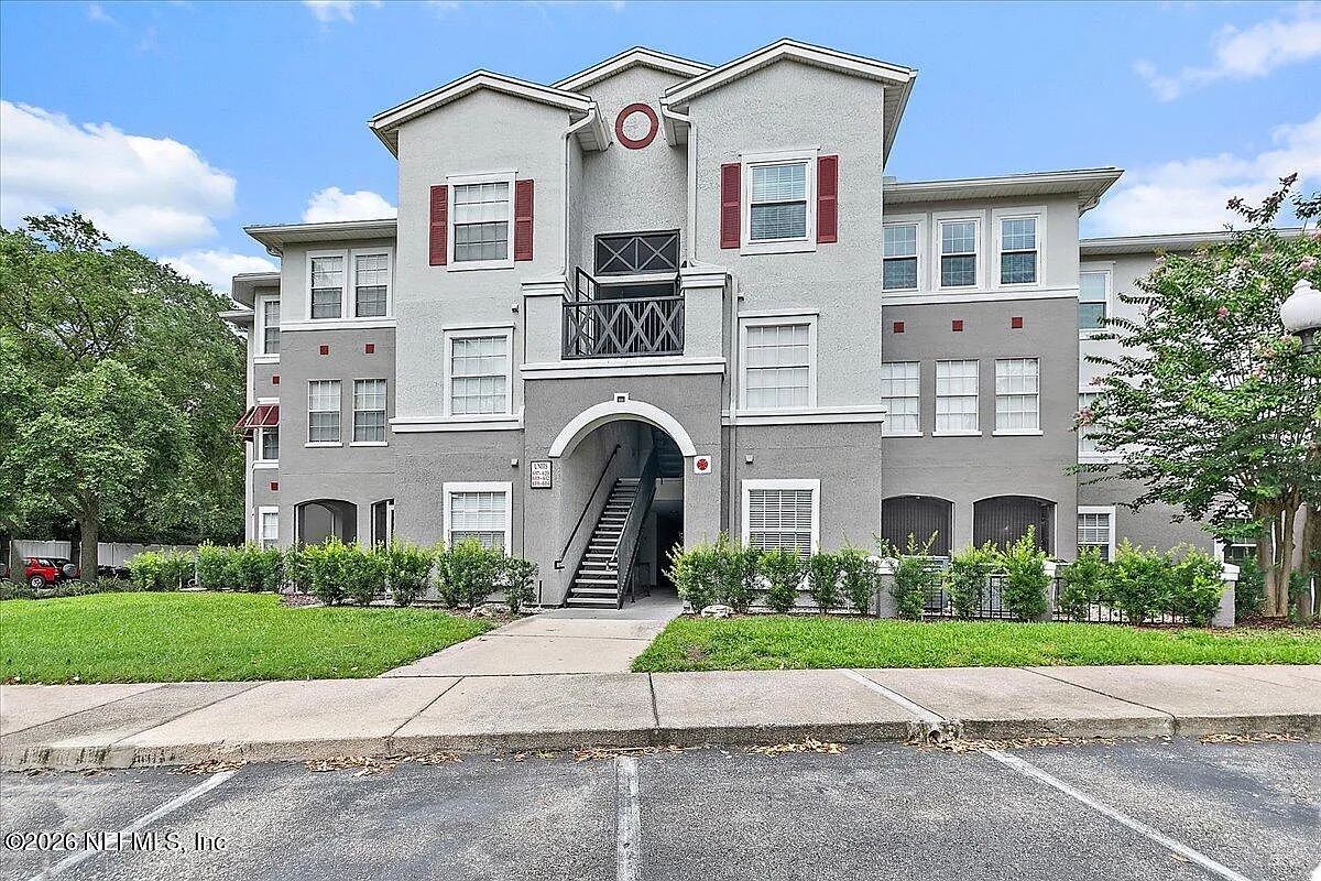 2 bed, 2.0 bath, 1077 sqft, $1,375 — Photo 3