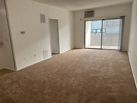 5th image of 930 Westbourne Dr APT 207