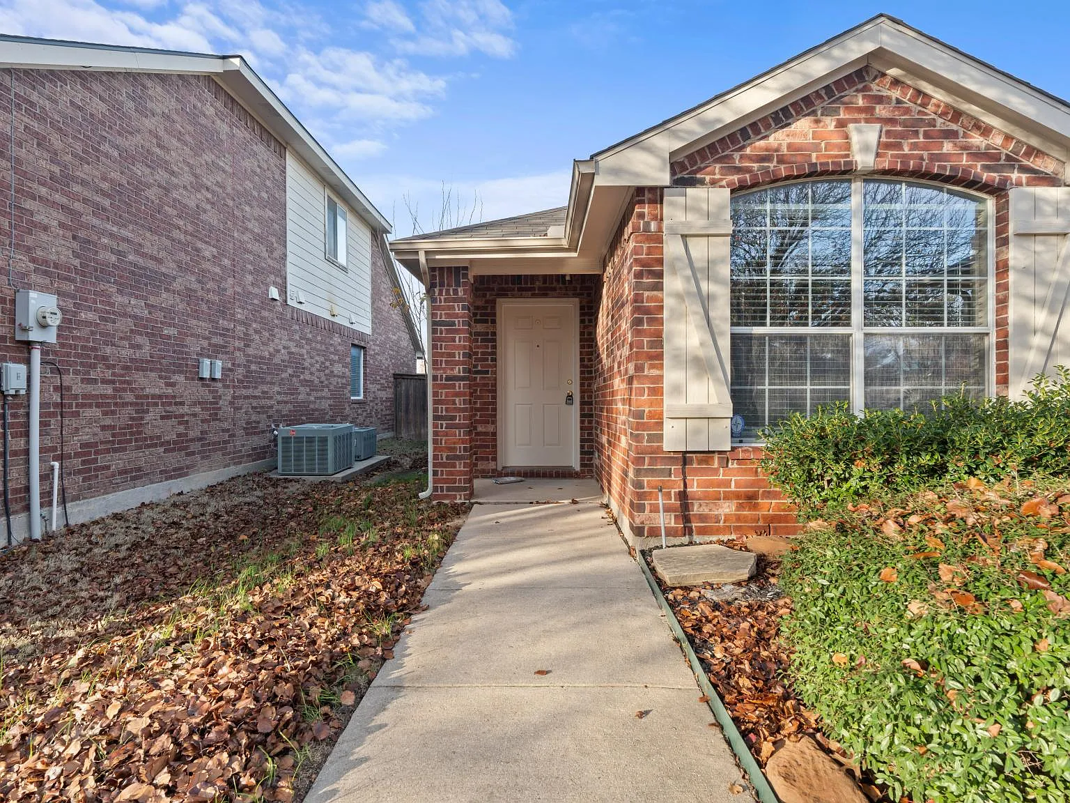 3 bed, 1469 sqft, $2,095 — Photo 1