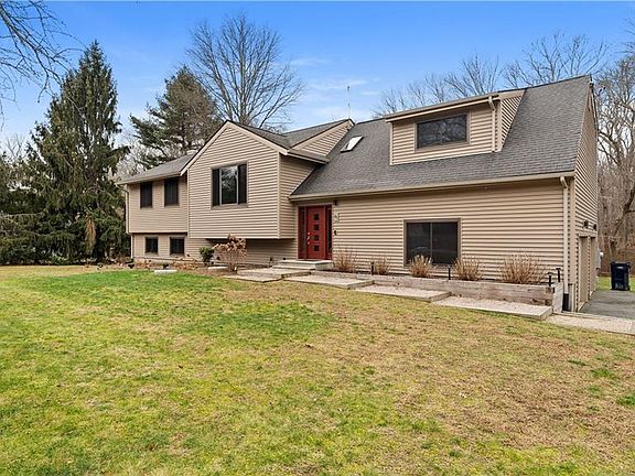 3rd image of 81 Burnt Cedar Dr