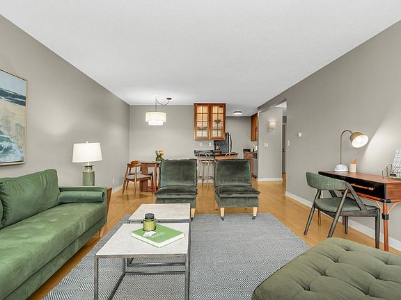 4th image of 2700 W 44th St APT 401