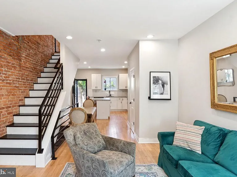2211 Titan St — Photo 9