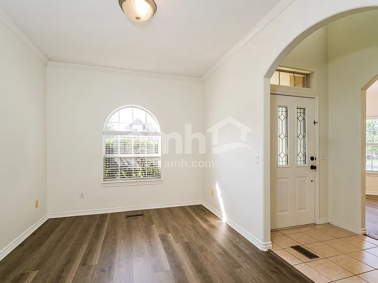 1436 W Plymouth St N — Photo 11