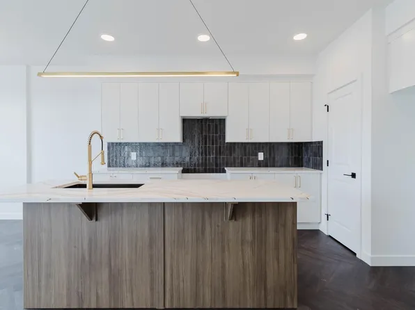 8300 Kiriak Line SW, Edmonton, AB T6W 4V2