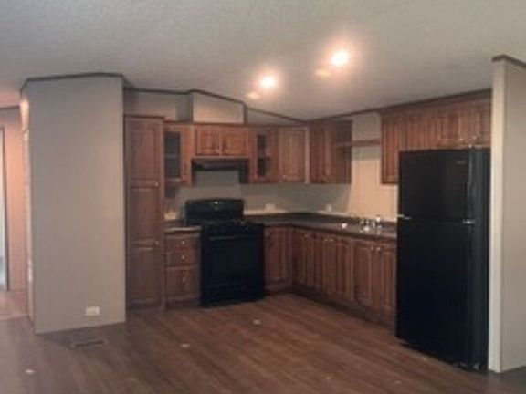 2nd image of 2233 E 8th St #283