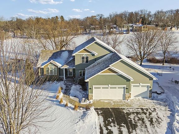 2nd image of 634 Chaucer Ln