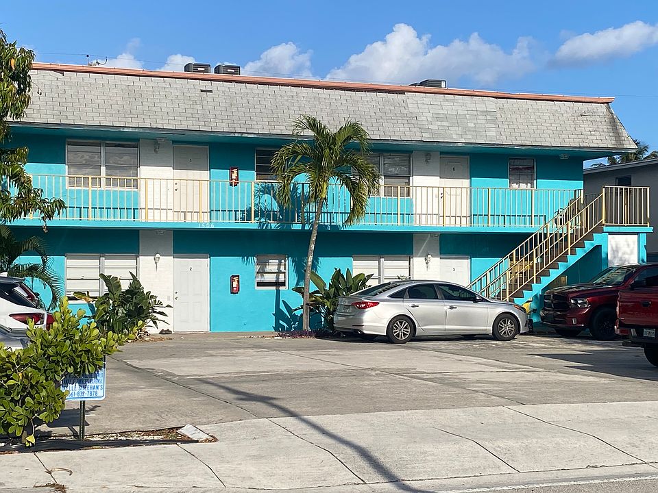 Attractive building in very convenient location! 15-minutes from the beach!