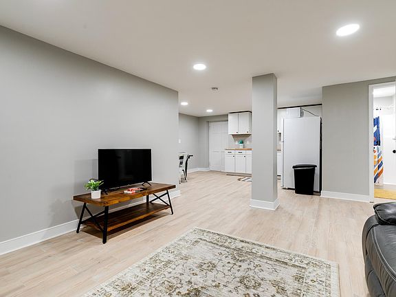 5th image of 2510 Irisdale Ave #3