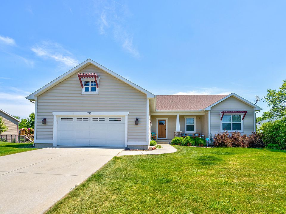 1st image of 742 Windridge Ct