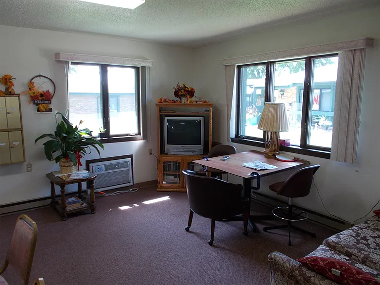 302 N Broadway St — Photo 10