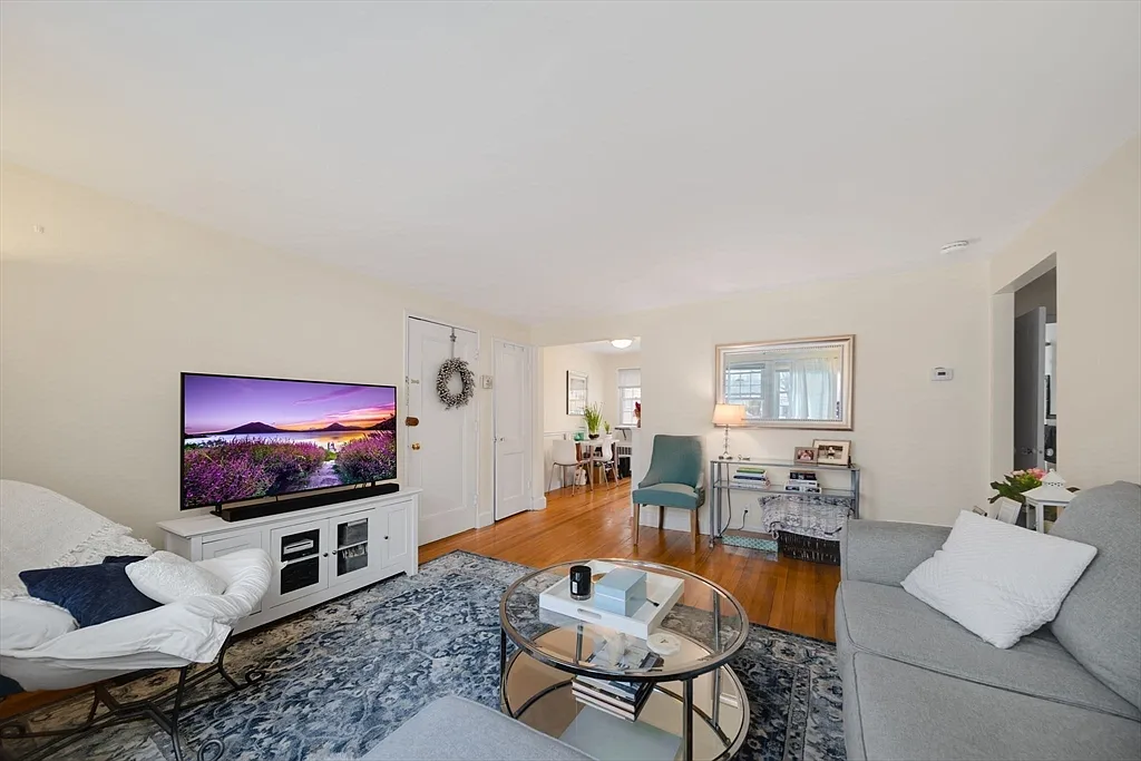 2 bed, 1.0 bath, 750 sqft, $2,650 — Photo 3