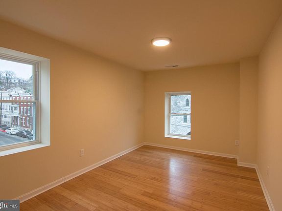 2nd image of 194 Green Ln #B