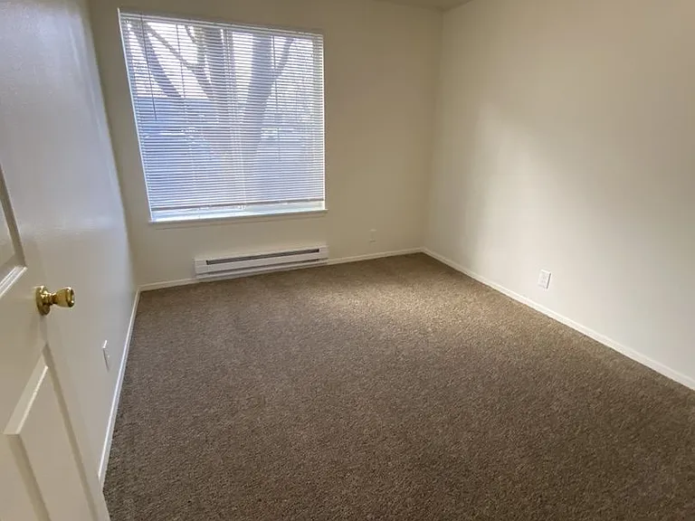 1428 N Raymond St — Photo 10