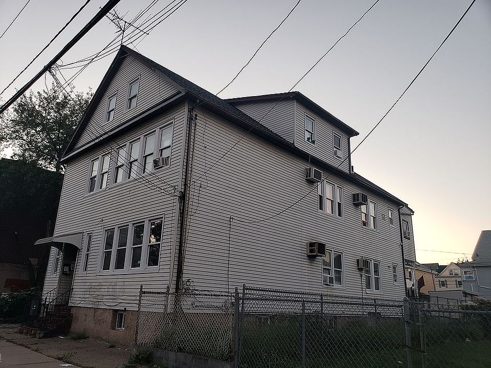 2nd image of 25 Robert St