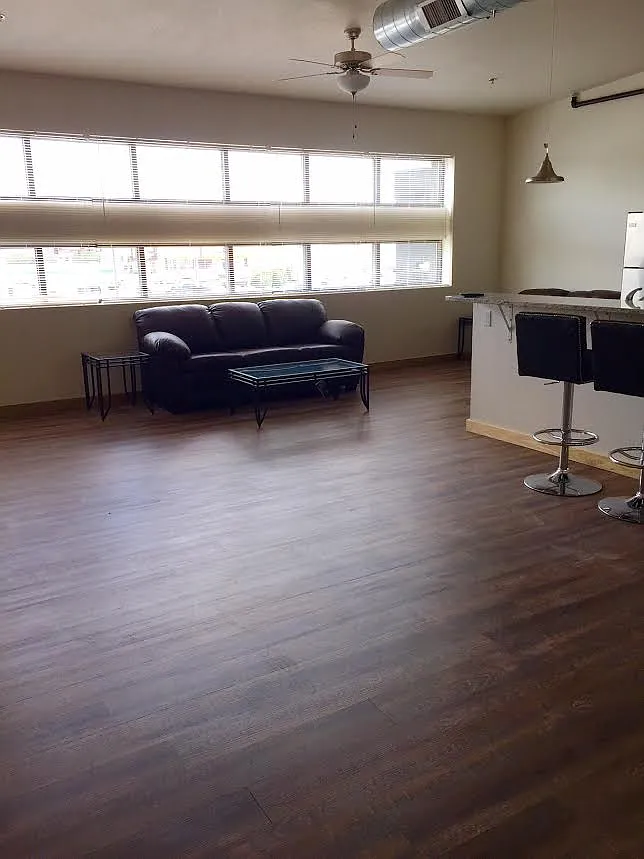 604 S Neil St — Photo 2