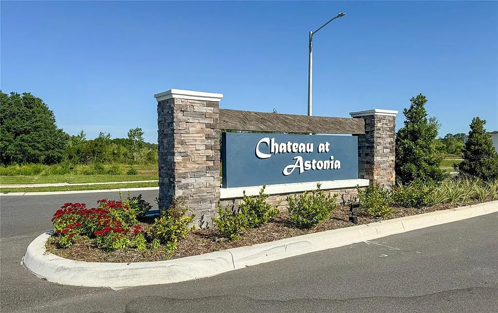 3 bed, 2.5 bath, 1888 sqft, $2,100 — Photo 3