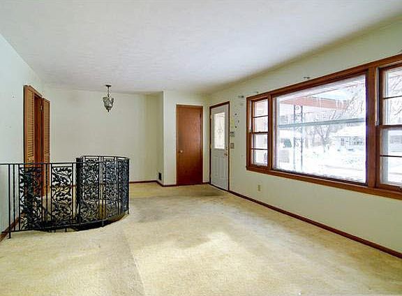 4th image of 3612 Woodbine Lane N
