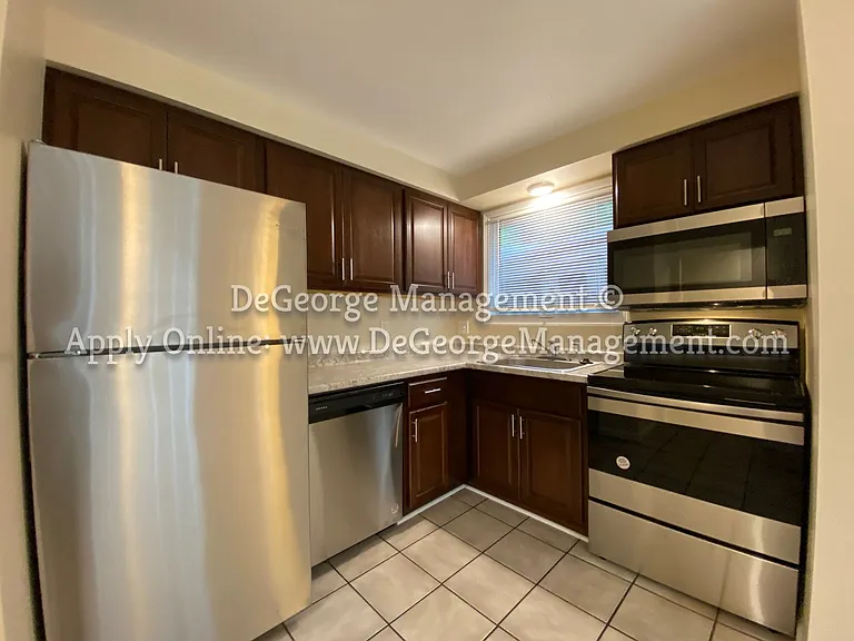 Sterling Square Townhomes — Photo 24