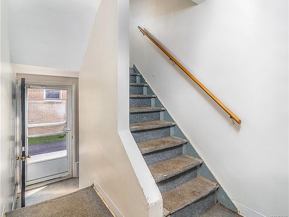 4th image of 127 Iris Ave