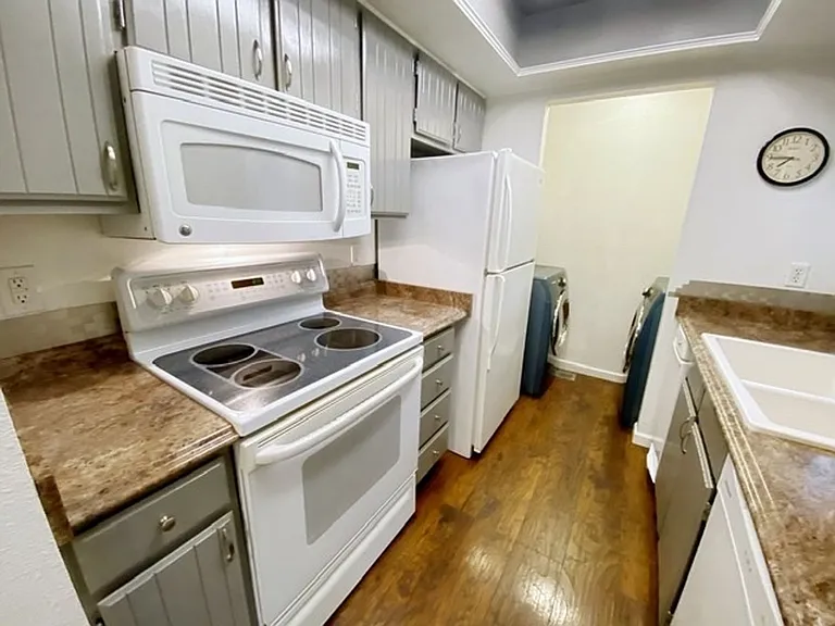 7270 Huntsmen Cir #F — Photo 40