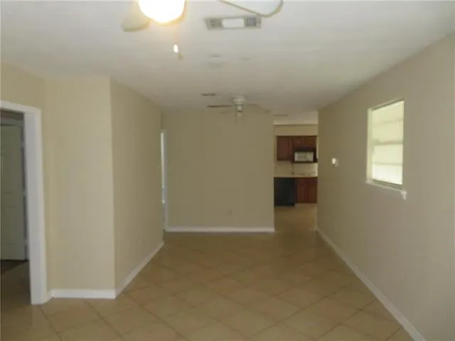 1629 Maplewood Dr — Photo 3