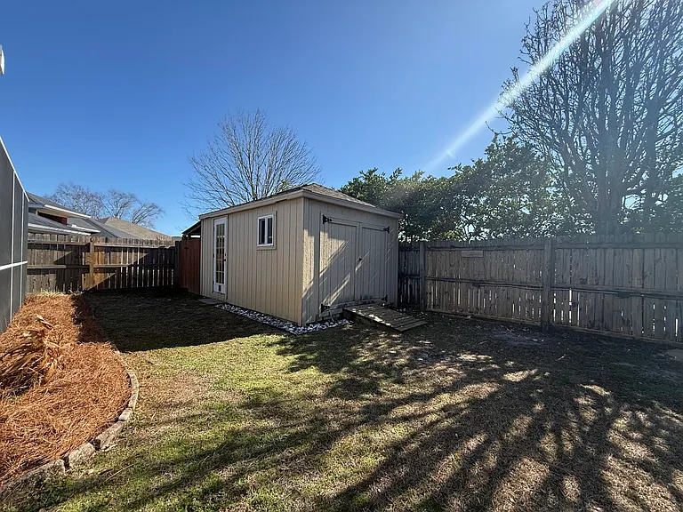 2414 Heritage Cir — Photo 31