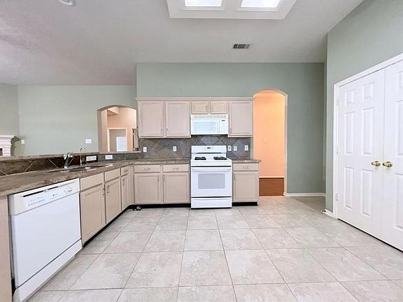 3rd image of 3923 Heritage Colony Dr