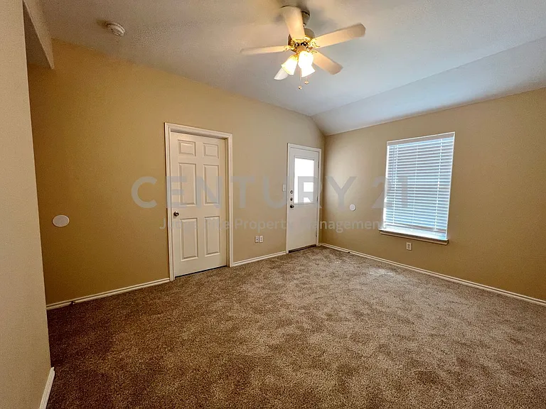 120 Sunburst Ct — Photo 8