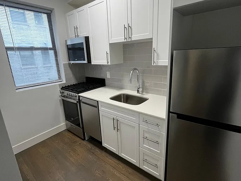81 Park Dr #1A — Photo 1
