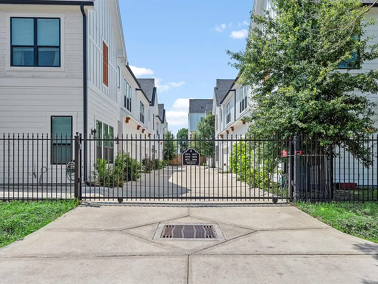 909 Oak St #C — Photo 33