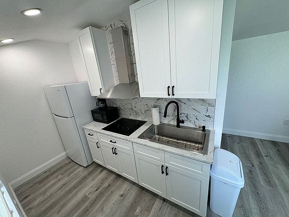 2nd image of 732 W Daughtery Rd #2