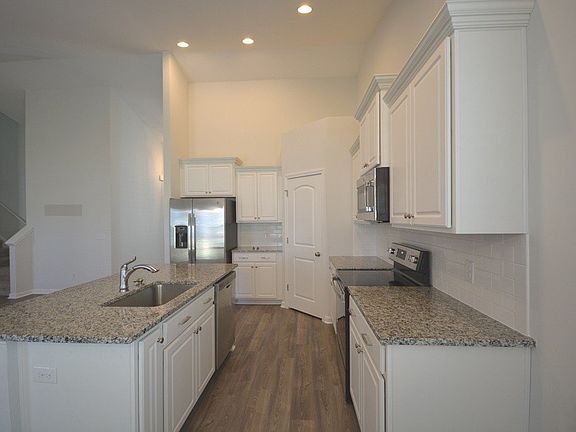 5th image of 205 McQueen Dr